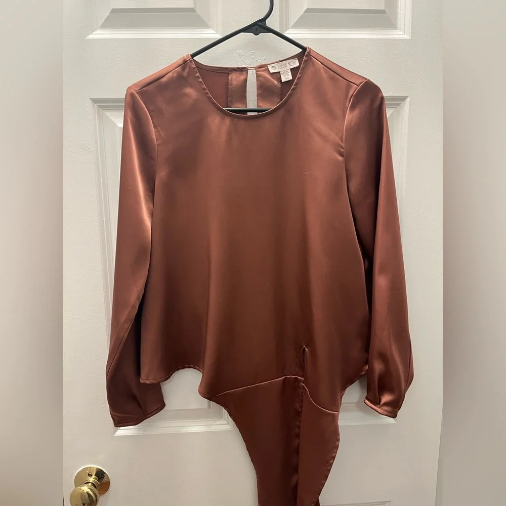 Eliane Rose Satin Long Sleeve Tie Waist Top - Picture 2 of 7